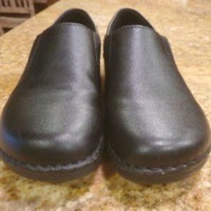 Women ’s Spring Step Manila Clogs